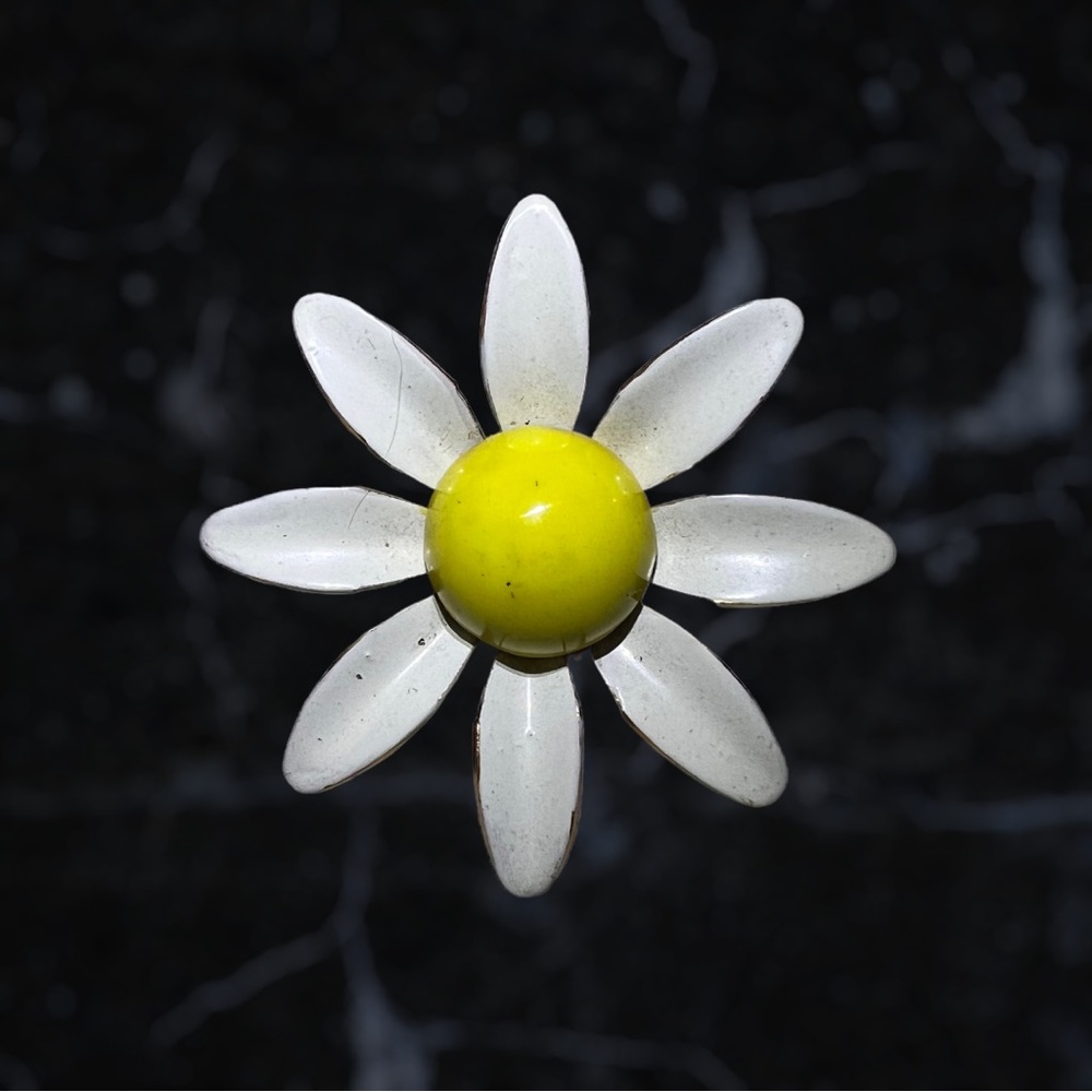 Vintage SANDOR Co White ENAMEL DAISY Flower Brooch 1.75 In Vintage Signed Pin